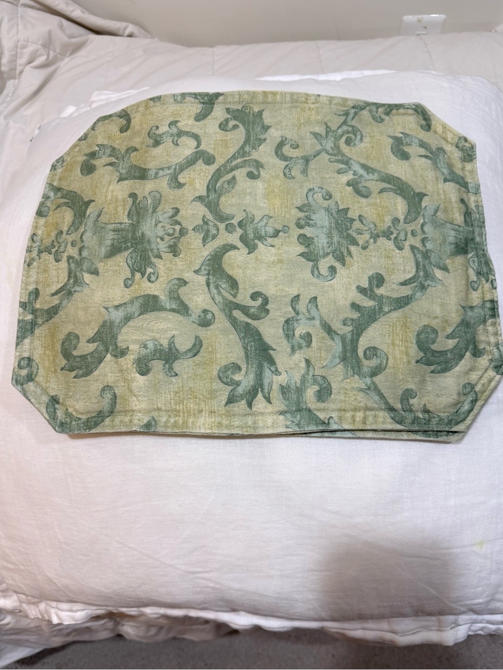 Elegant Green Scroll Pattern Home Accent Placemat - Unbranded Set of 2